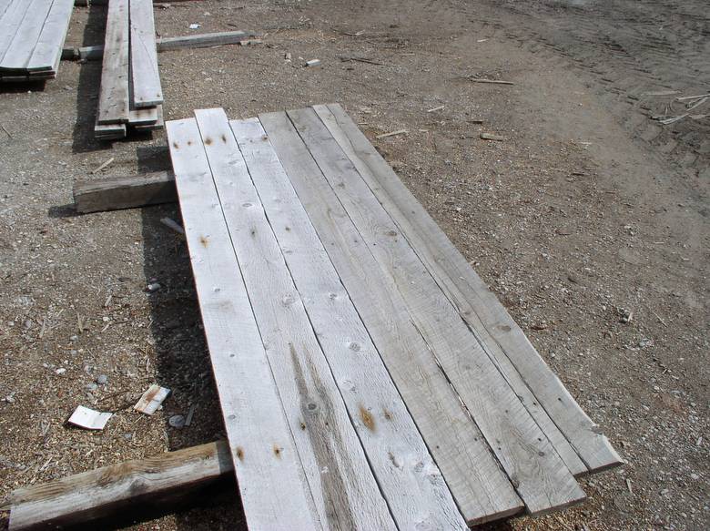 Alpine and Douglas Fir Coverboard Lumber / 3 pieces on the left are Alpine Fir, 3 pieces on the right are Douglas Fir