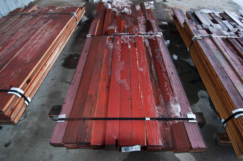 BC 120170--86 bf Red Painted Barnwood (1 x 4)