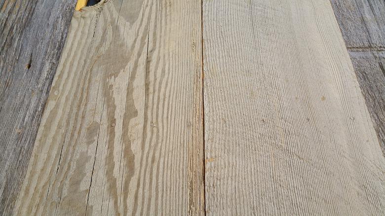 WeatheredBlend Barnwood - 80% Gray / 20% Brown (3 nails per board - vertical siding)